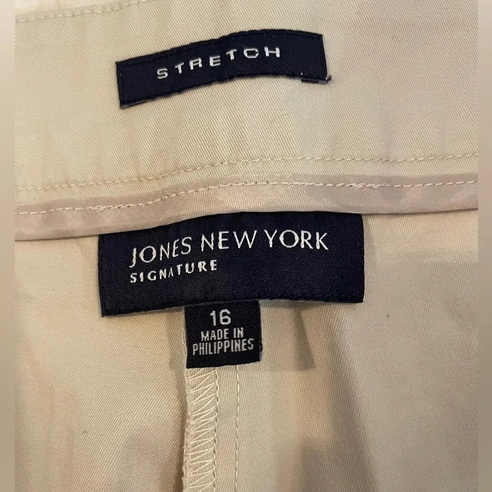 Jones New York, Woman’s Shorts, Sz 16, Never Worn - Picture 5 of 6